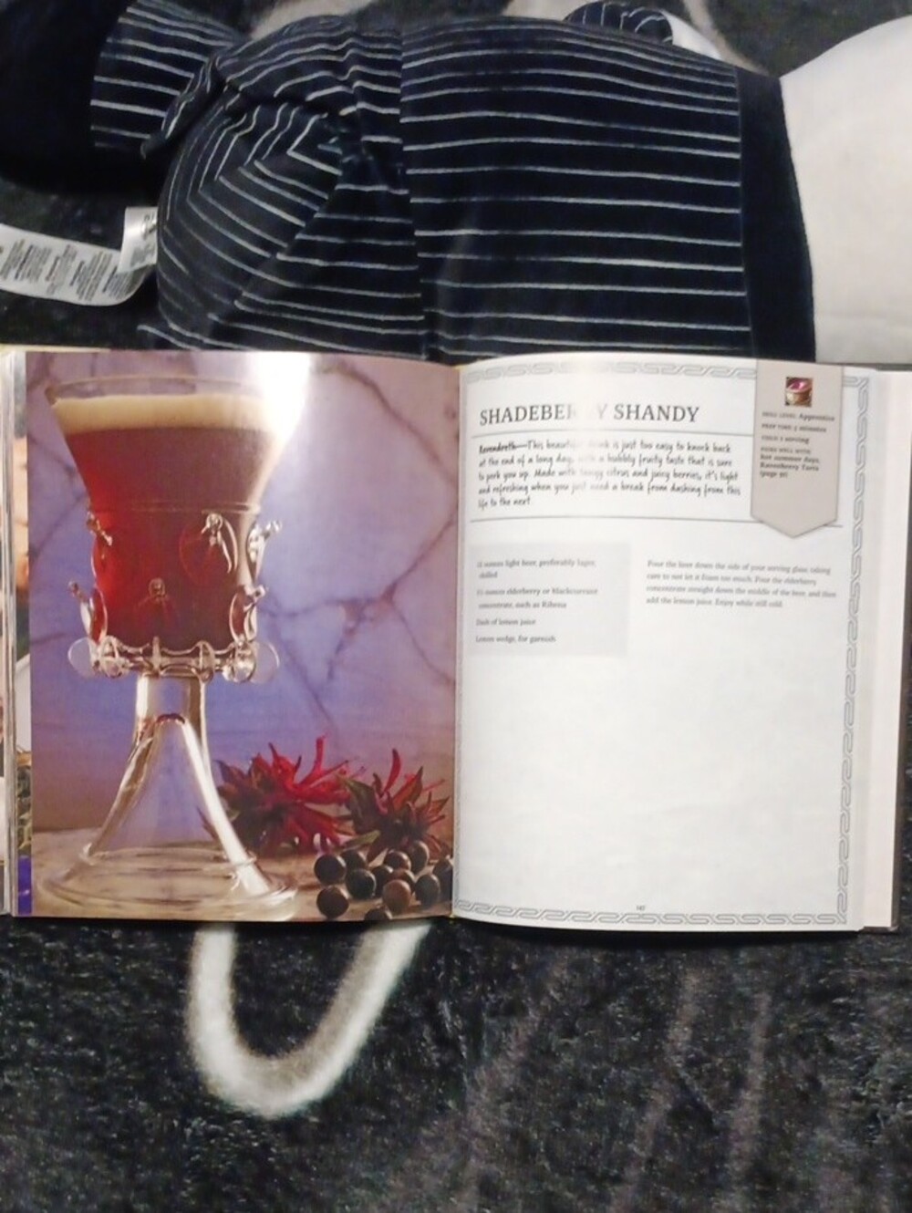 : New Flavors of Azeroth - Official Cookbook (Brown/Tan) - Picture 4 of 4